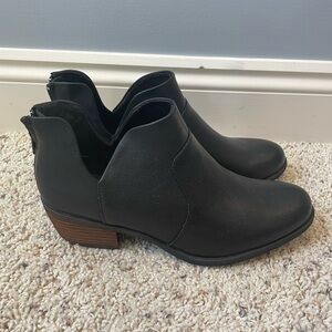 NWT bøc Booties | Size 9